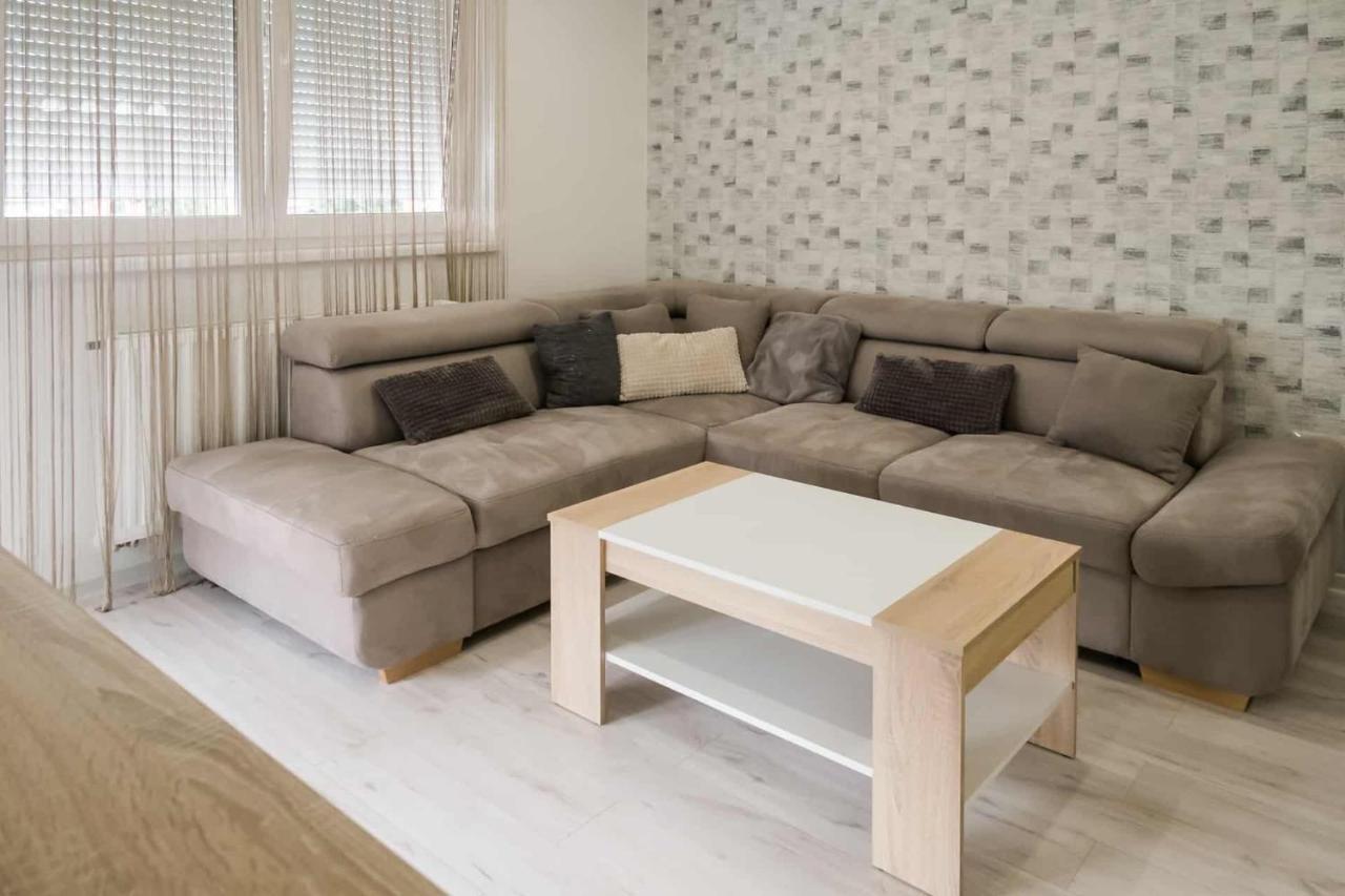 Devai-Lux Apartman Sárvár Buitenkant foto