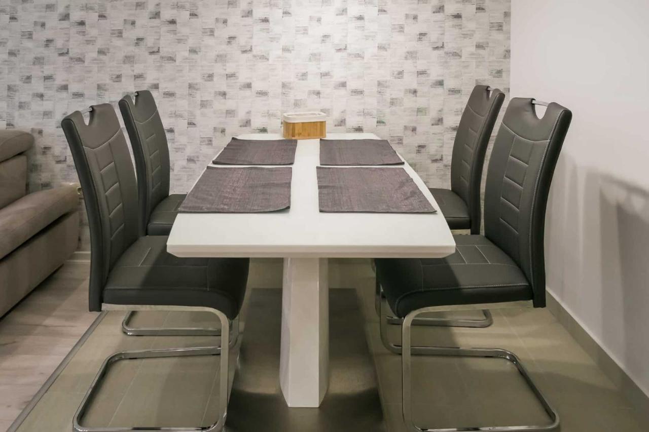 Devai-Lux Apartman Sárvár Buitenkant foto